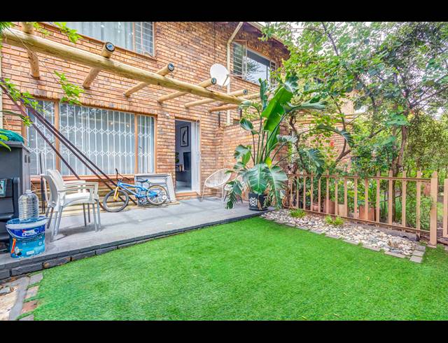 2 BEDROOM TOWNHOUSE FOR SALE IN SUNDOWNER